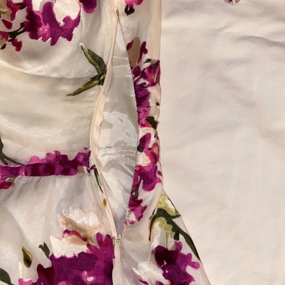 Women - Picture 3 of 4